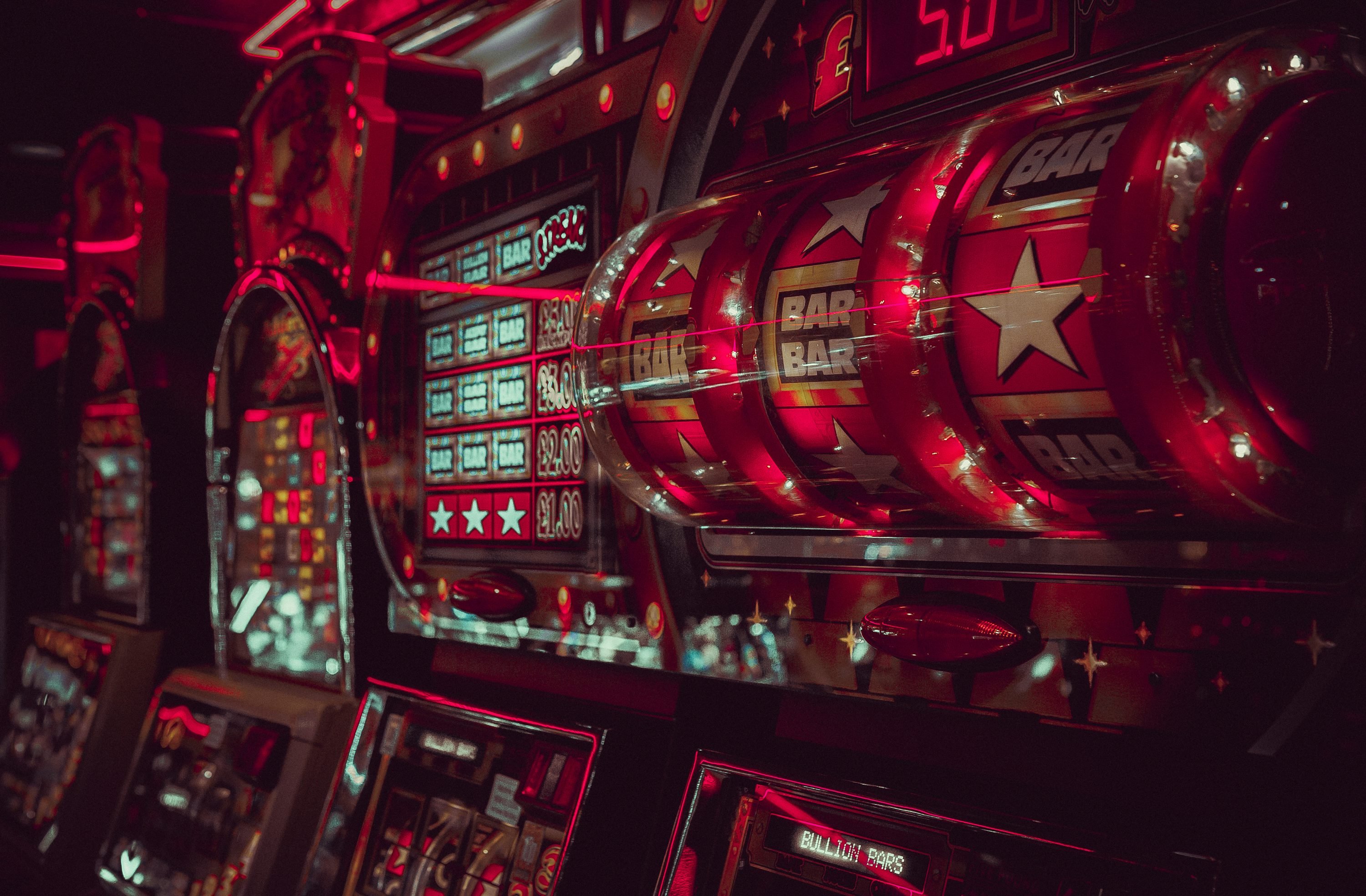 789ib App တွင် Live Casino နှင့် Slots ဂိမ်းများ ကစားနေသောမြင်ကွင်း